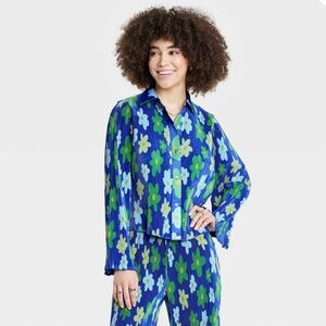 ⭐️ Black History Month Target
× Sammy B Women's
Cropped Button-Down Shirt XXL